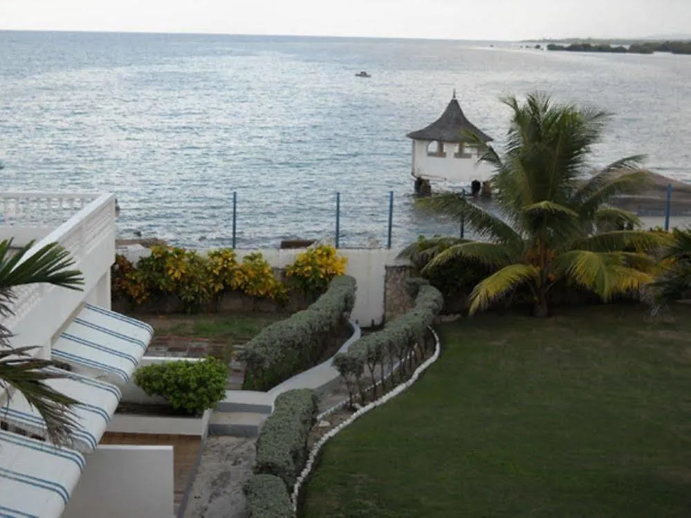 Seacrest Beach Hotel Priory 2*,